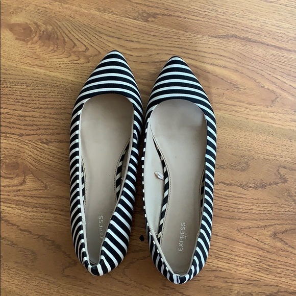 Black and white flats - Picture 4 of 4